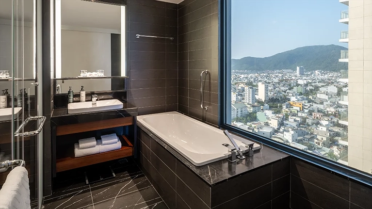 Deluxe Corner Room Ocean View with balcony