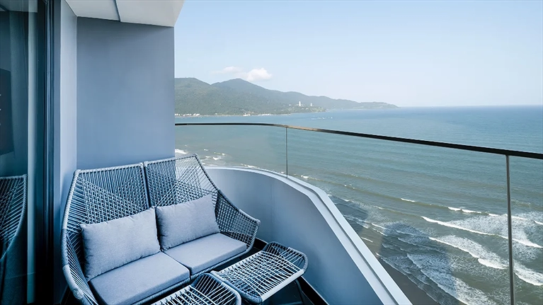 Deluxe Corner Room Ocean View with balcony