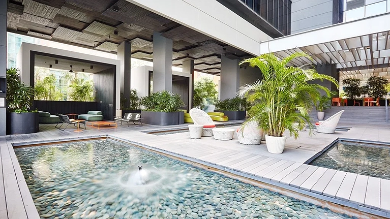 Hồ bơi ngoài trời