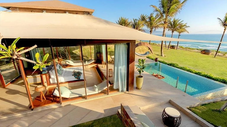 Hạng phòng Beachfront Pool Villa