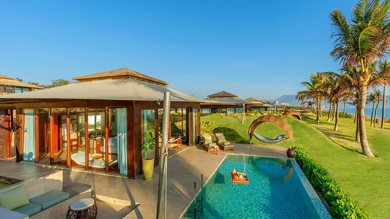Hạng phòng Beachfront Pool Villa