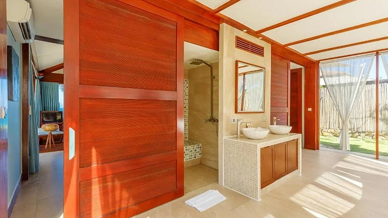 Hạng phòng Beachfront Pool Villa