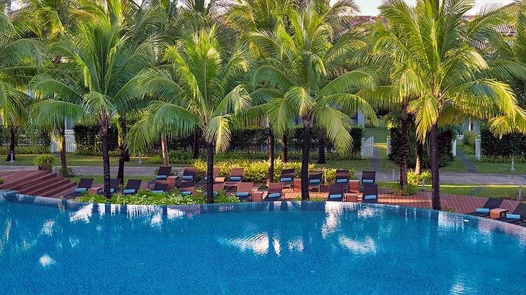 Khu vực hồ bơi ngoài trời