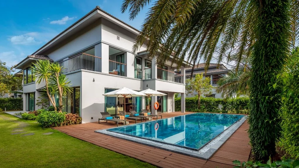 Five Bedrooms Villa