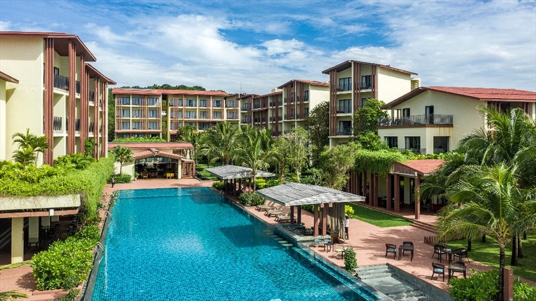 Quang cảnh hồ bơi ngoài trời