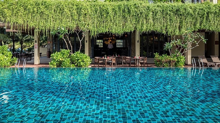 Quang cảnh hồ bơi ngoài trời