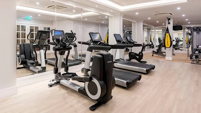 Phòng Gym với thiết bị hiện đại