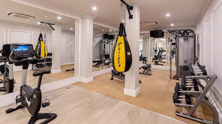 Phòng Gym với thiết bị hiện đại