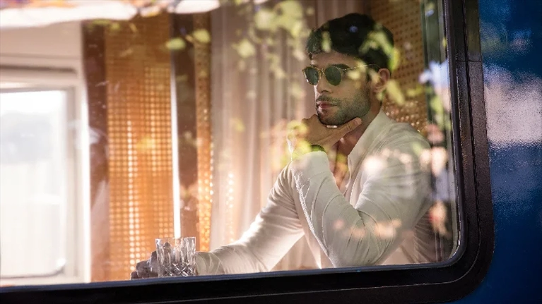 Ngắm nhìn miền Trung Việt Nam bên ngoài, bắt gặp những cảnh tượng đầy hứng thú - di tích lịch sử, hồ và tháp