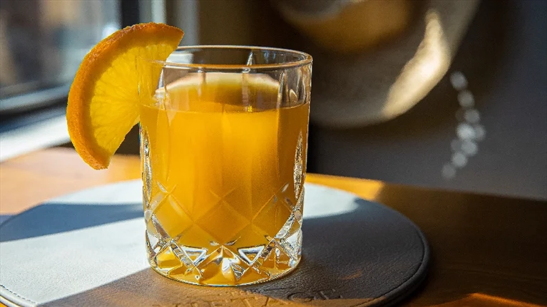 The Vietage cung cấp các loại rượu, bia, nước ngọt có ga, trà và cà phê tuyển chọn trong suốt hành trình