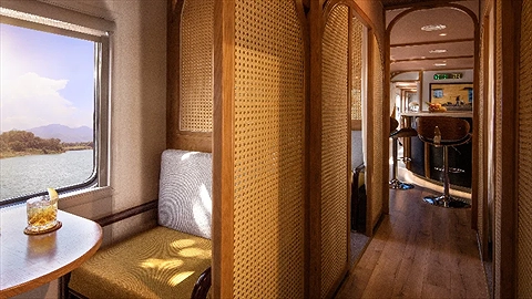 tận hưởng trải nghiệm du lịch bằng tàu hỏa tại Việt Nam với một loạt các tiện nghi và dịch vụ sang trọng trên tàu