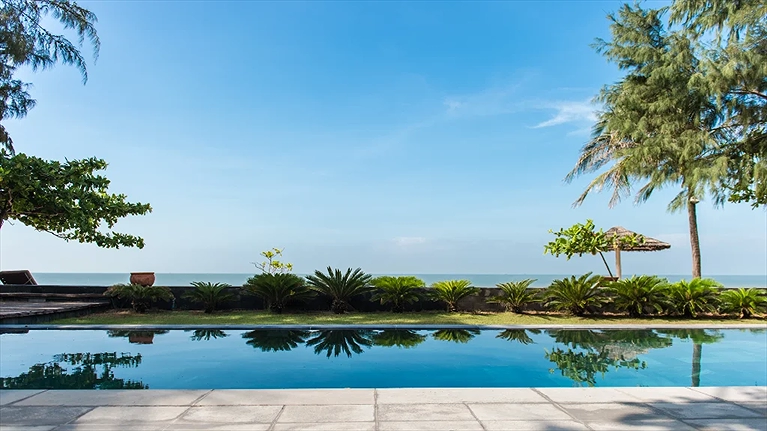 Premium Beachfront Pool Residence