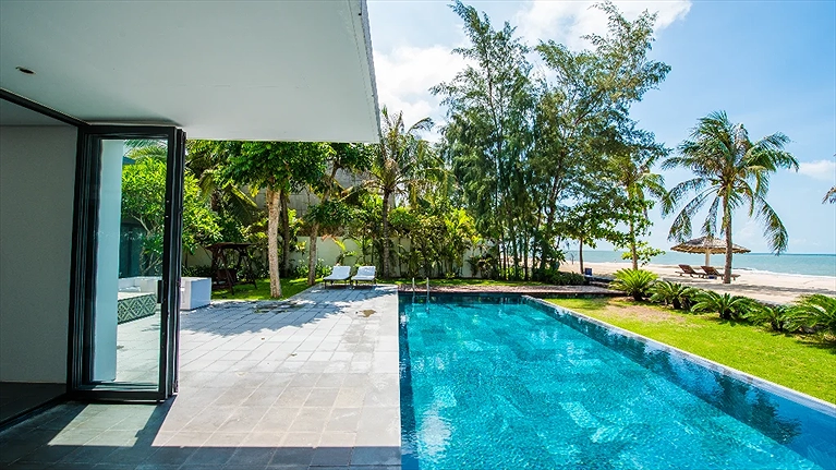 Premium Beachfront Pool Residence