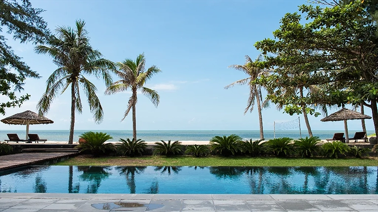 Premium Beachfront Pool Residence