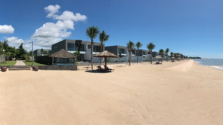 Superior Beachfront Pool Villa