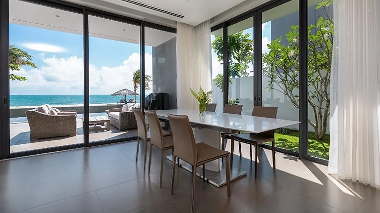 Superior Beachfront Pool Villa