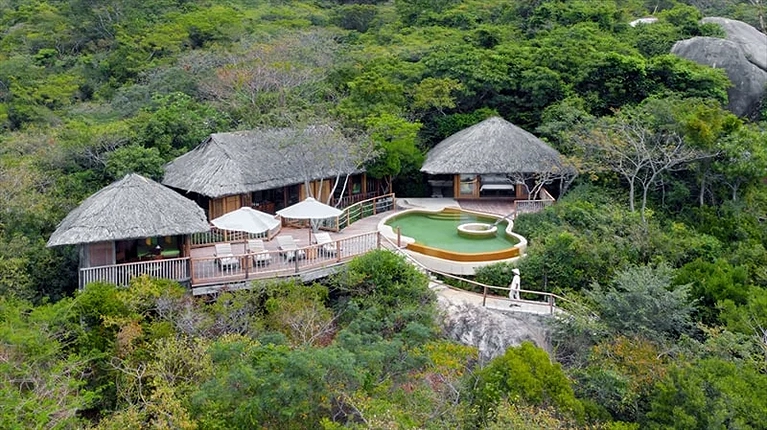 Hạng Villa Hilltop với 01 hoặc 02 phòng ngủ nằm trên sườn núi