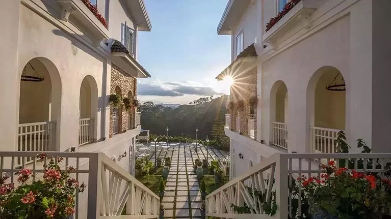 Khung cảnh lãng mạn, đón mặt trời mọc