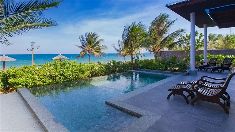 Villa Beach Front Pool