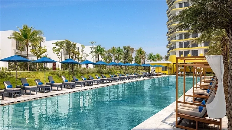 Khu vực hồ bơi chính