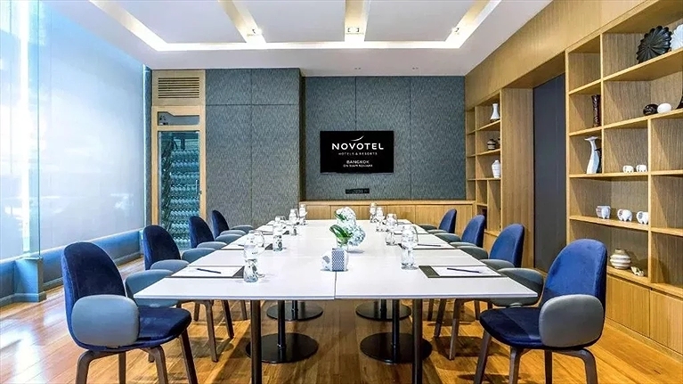 phòng họp với đầy đủ các thiết bị hiện đại