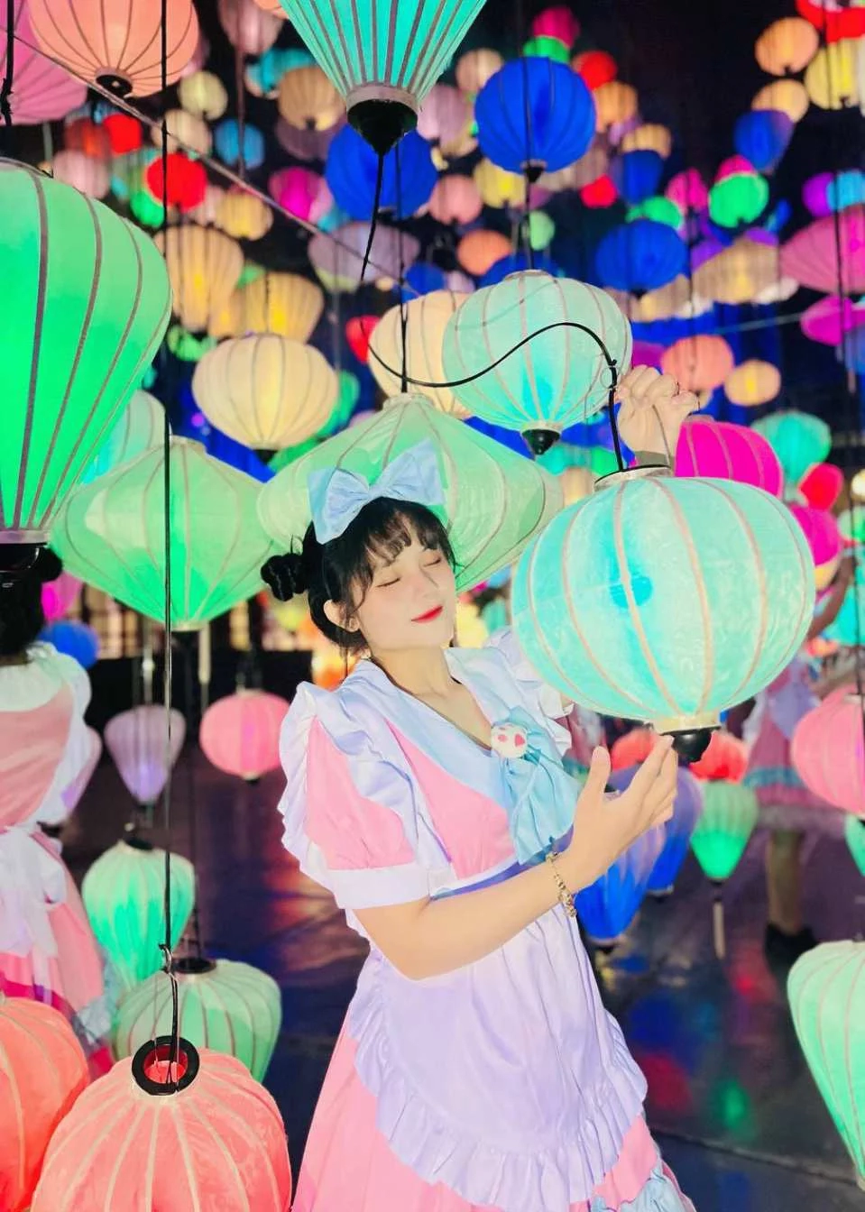 Hãy đến Lumiere Đà Lạt và đắm chìm trong thế giới rực rỡ của hiệu ứng ánh sáng tuyệt đẹp.