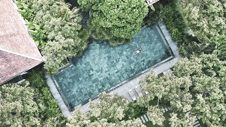 Hồ bơi tại trung tâm chăm sóc sức khỏe