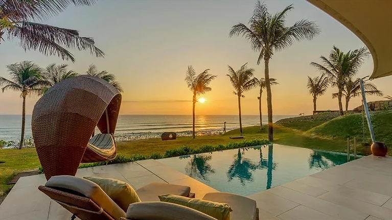 Hạng phòng Beachfront Pool Villa