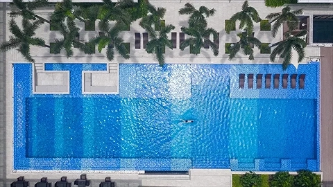 Quang cảnh hồ bơi ngoài trời