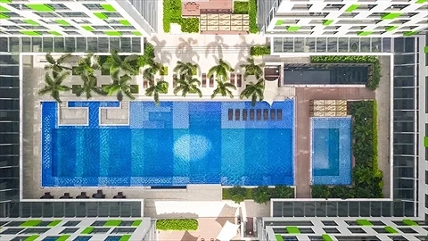 Quang cảnh hồ bơi ngoài trời