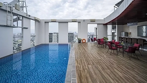 Quang cảnh hồ bơi