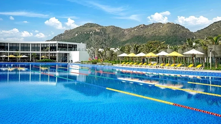 Quang cảnh hồ bơi ngoài trời