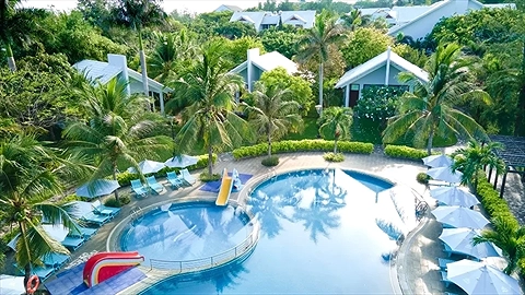 Hồ bơi ngoài trời