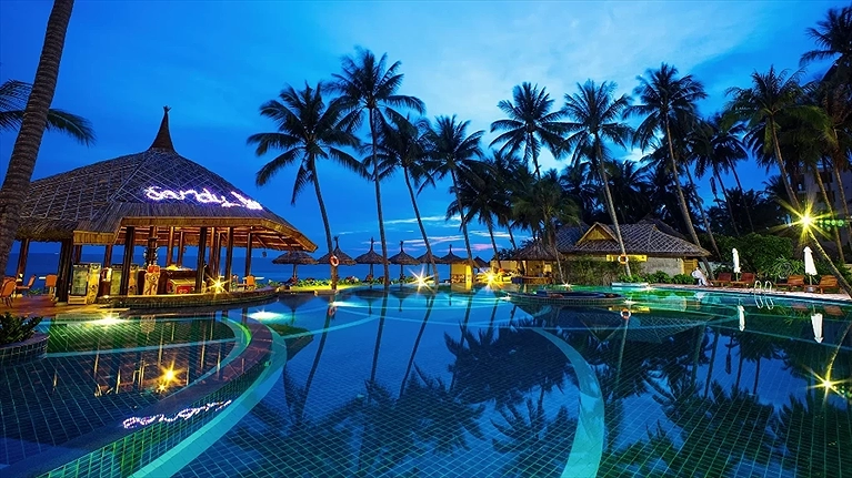 Hồ bơi ngoài trời