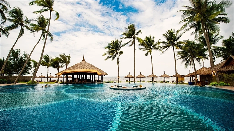 Hồ bơi ngoài trời