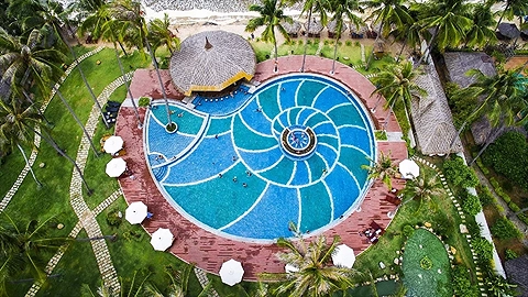 Hồ bơi ngoài trời