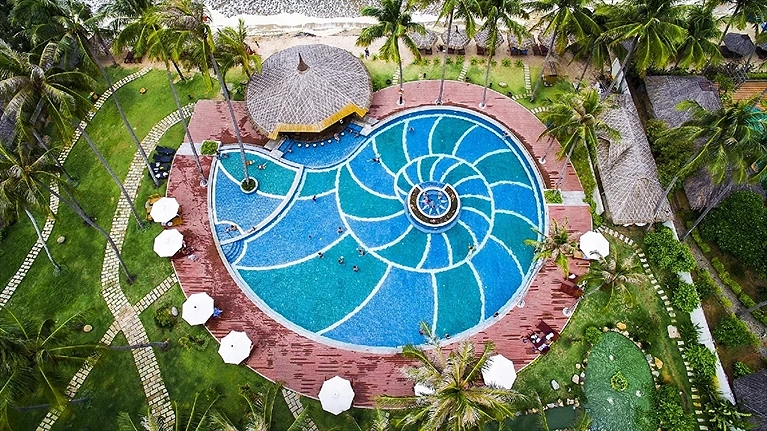 Hồ bơi ngoài trời