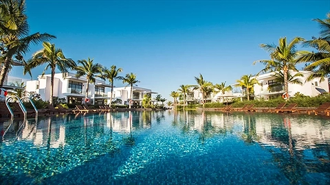 Hồ bơi trong khu The Level