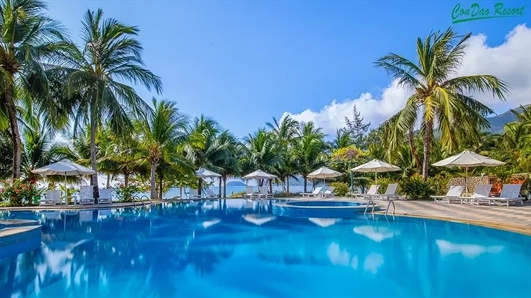 Hồ bơi ngoài trời