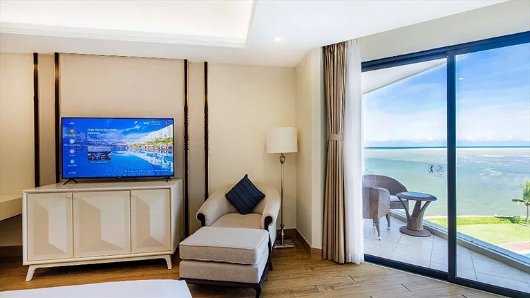 Thư giãn trong các phòng nghỉ rộng rãi có ban công riêng