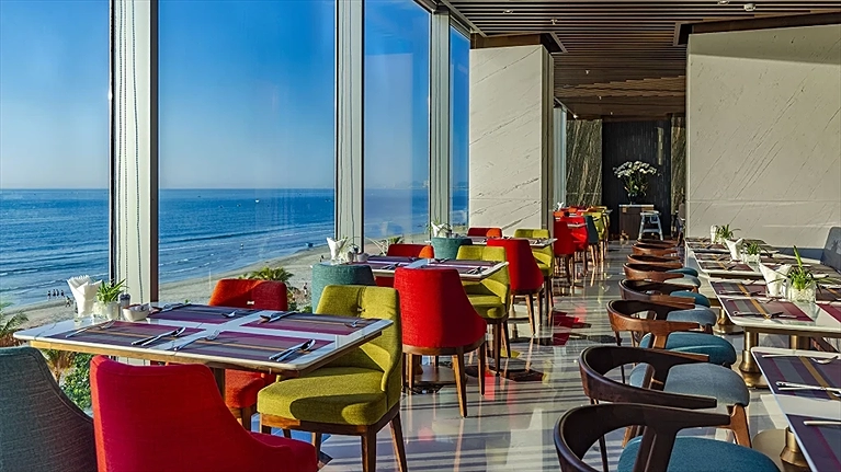 Khu vực nhà hàng Riviera