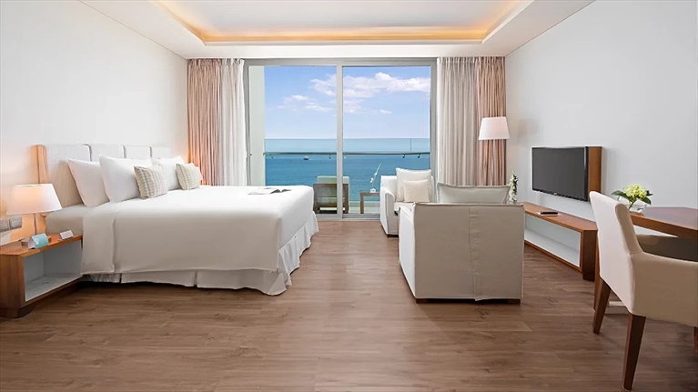 Light Plus Ocean View