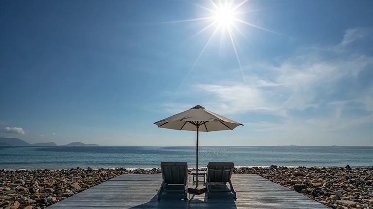 Bãi biển được trang bị sẵn khu vực ngồi