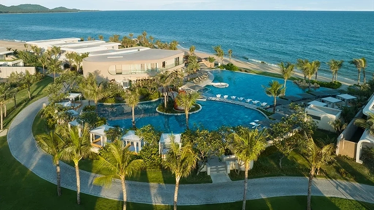 Khu vực hồ bơi ngoài trời