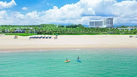 Đường bờ biển riêng trải dài