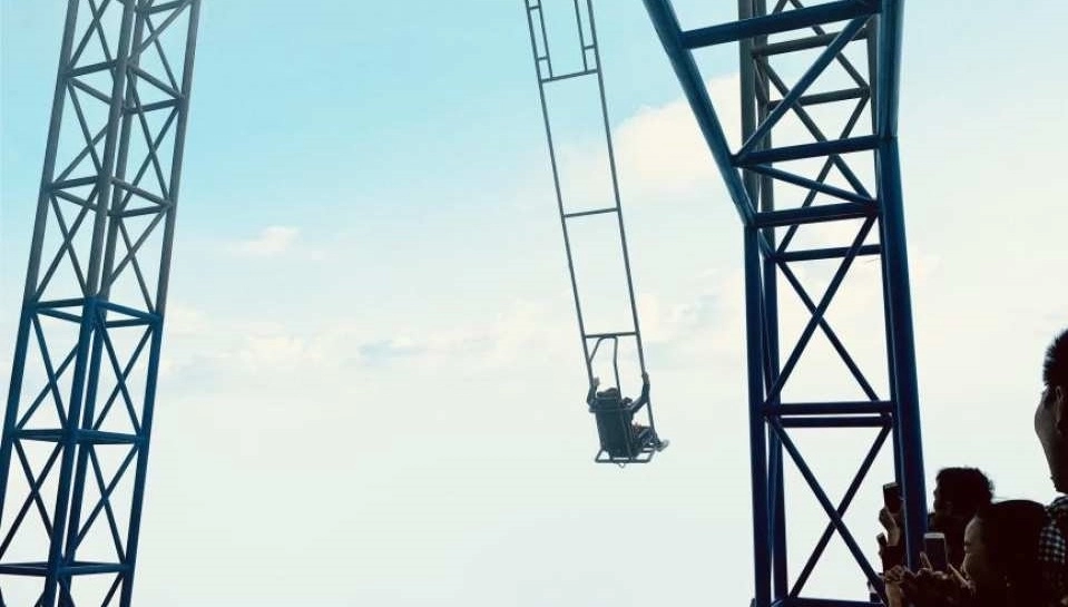Tham gia các hoạt động mạo hiểm ly kỳ gần Cầu Kính Rồng Mây