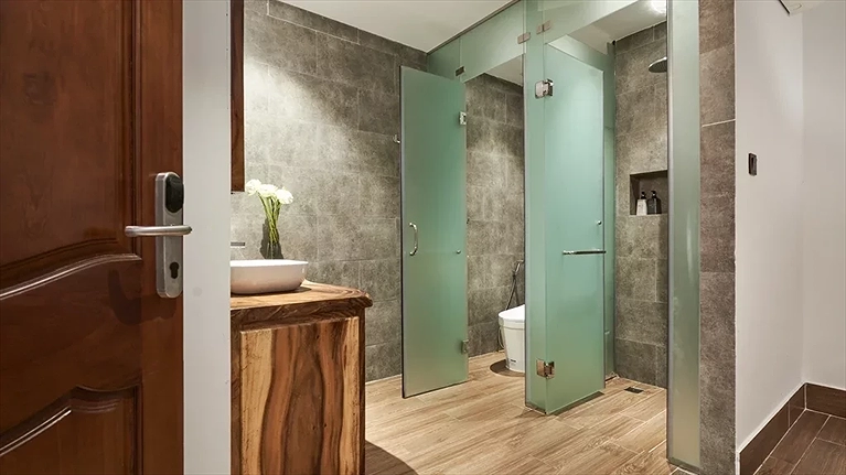 Premier Internal Room