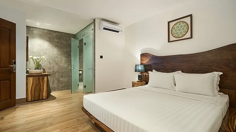 Premier Internal Room