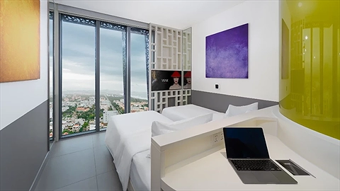 Deluxe Twin City View