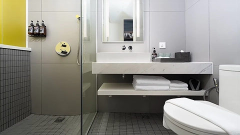 Deluxe Twin City View